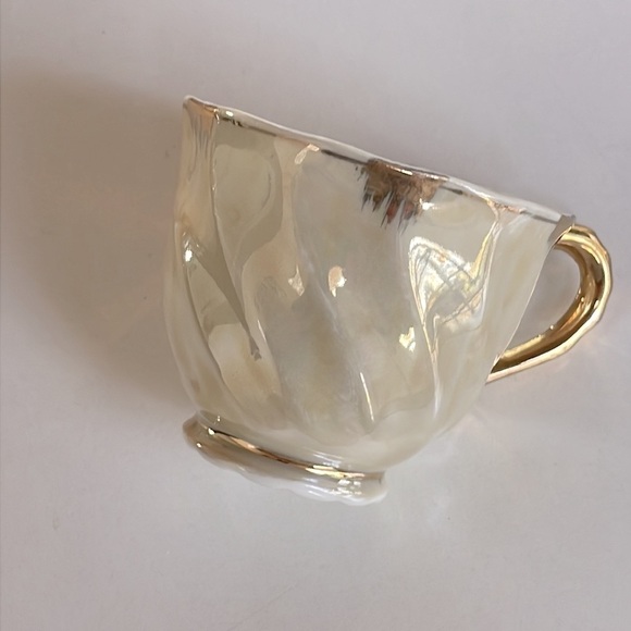 VTG Set of Iridescent Demitasse Cups & Saucers - Picture 4 of 8